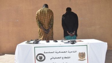 صورة إرهابيان يسلمان نفسيهما للسلطات العسكرية بتمنراست