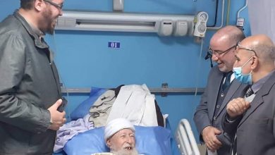 صورة الشيخ محمد الطاهر آيت علجت يصاب بوعكة صحية