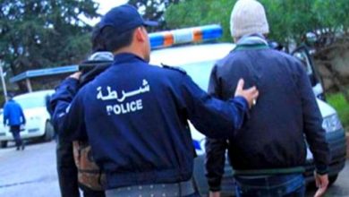 صورة العاصمة.. أمن باب الوادي يوقف إمرأة و7 رعايا أجانب يتاجرون في “الهروين”