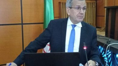 صورة وزير الصح يأمر بضرورة التكفل بعمليات الختان خلال