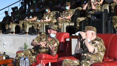 صورة الفريق شنڤريحة يشرف على تمرين بالذخيرة الحية بالناحية العسكرية الثانية