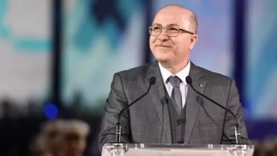 صورة الوزير الأول يبحث مع نظيره السنغالي تعزيز العلاقات الثنائية