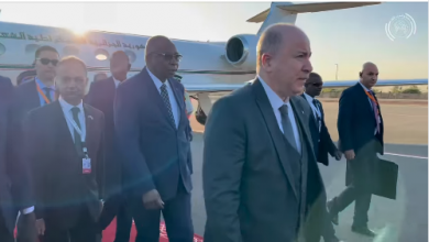 صورة الوزير الأول يصل نيامي للمشاركة قمة الإتحاد الافريقي للتصنيع