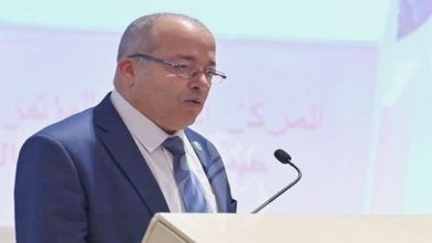 صورة وزير الإتصال يعزي في وفاة الصحفية حياة بلحرش