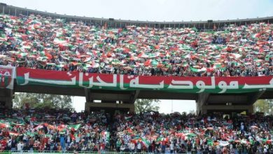 صورة الحاج مرزاق.. رابح درياسة.. دحمان الحراشي..هذه بداية قصة الغناء في الملاعب