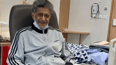صورة الفنان القدير أوقروت يتعافى نسبيا.. وهذا موعد عودته إلى أرض الوطن
