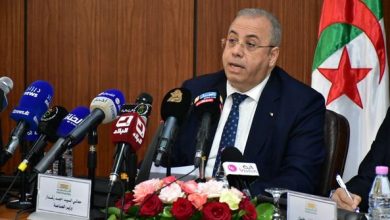 صورة زغدار يشرف على توزيع جوائز المسابقة الوطنية للمؤسسات المصغرة والمتوسطة المبتكرة