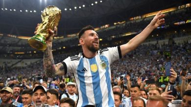 صورة ميسي عقب تتويجيه بالمونديال: أنا باق في المنتخب الأرجنتيني وليست لدي نية للإعتزال