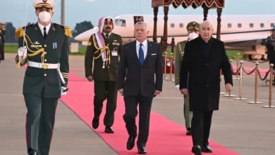 صورة الملك الأردني يترحم على أرواح شهداء الثورة التحريرية