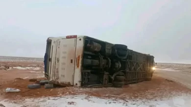 صورة 11 جريحا في انحراف وانقلاب حافلة لنقل المسافرين بالبيض