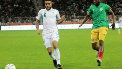 صورة الكاف تنشر بيانا هاما بشأن اللاعب قندوسي