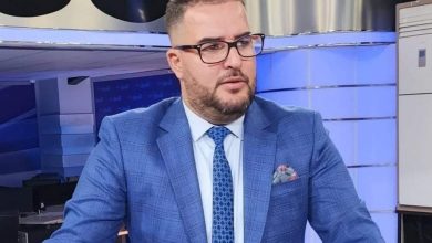 صورة الصحفي حمزة بركاوي في ذمة الله بعد صراع مع المرض