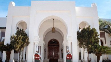 صورة رئاسة الجمهورية تندد بتكريم الرئيس تبون بلوحة من قبل مسؤولي جامعة باتنة 1