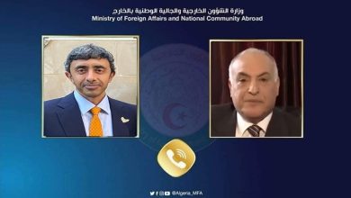 صورة وزير الخارجية عطاف يتلقى تهنئة من نظيره الإماراتي