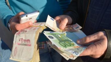 صورة تعرف على سعر صرف 100 أورو مقابل الدينار في البنك وفي “السكوار”