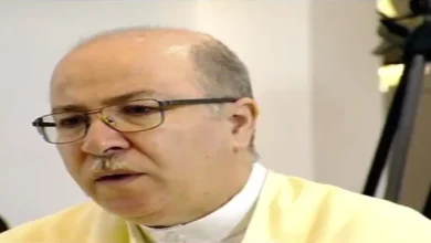 صورة الوزير الأول يؤدي صلاة العيد بالجامع الكبير