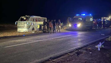 صورة مجزرة مرورية بالبيّـض.. 33 ضحية في انقلاب حافلة لنقل المسافرين