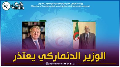 صورة وزير خارجية الدنمارك يعتذر للوزير أحمد عطاف عن جريمة حرق المصحف الشريف 