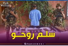 صورة الإرهابي “الهبلة” يسلم نفسه للسلطات العسكرية بأدرار